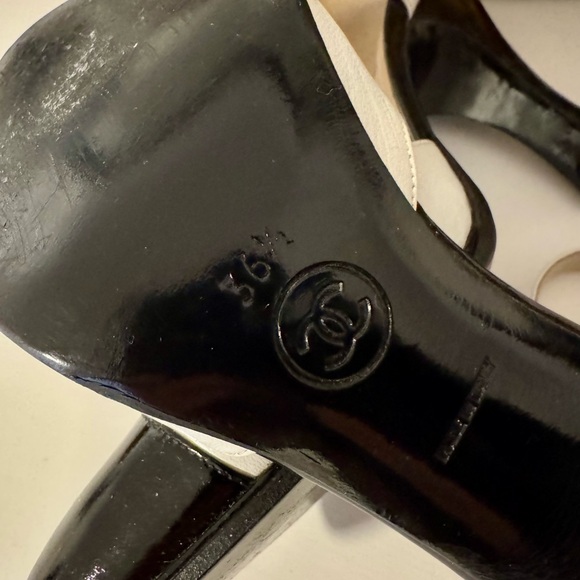 Chanel - Mary Jane Heels B/W - Picture 4 of 4